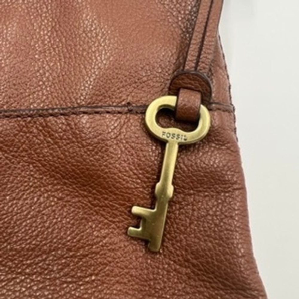 Fossil Brown Pebbled Leather Crossbody Bag ZB7228 with Key Charm - Picture 9 of 9